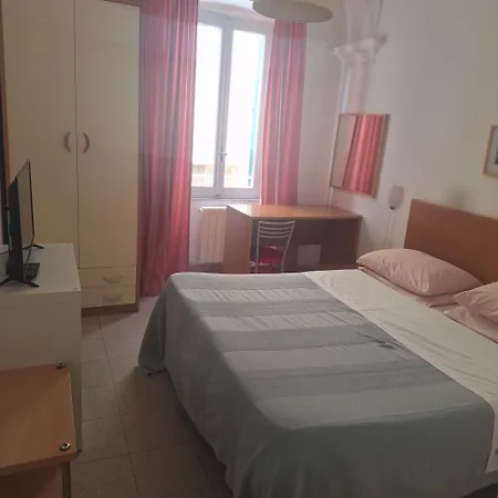 Romeo Hotel Noli